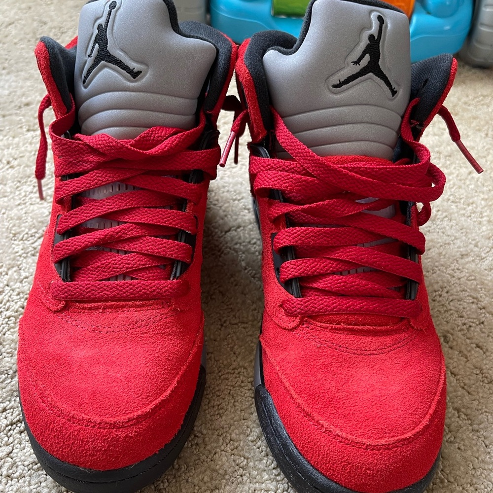 5.5 GS Jordan 5 Retro Raging Bull, gently worn.